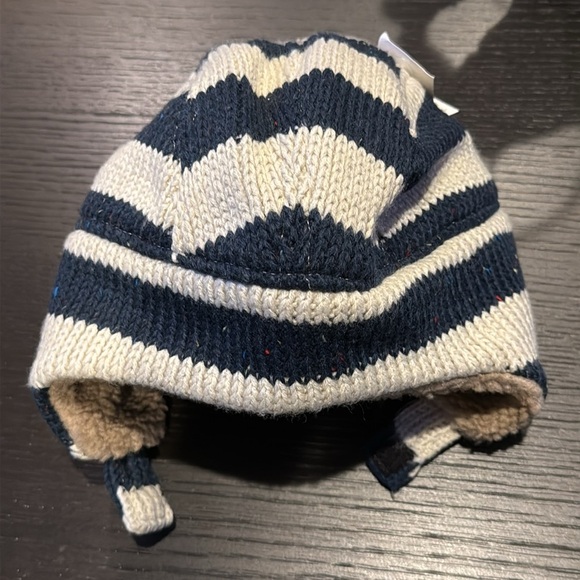 NWT Oshkosh B’gosh Kids 2T-4T Trapper Sherpa Winter Hat Knit Velcro Clasp - Picture 7 of 7